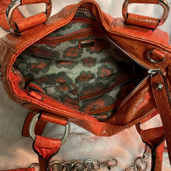 beautiful soft Leather bag by Guess 12”9”4” - Picture 7 of 7